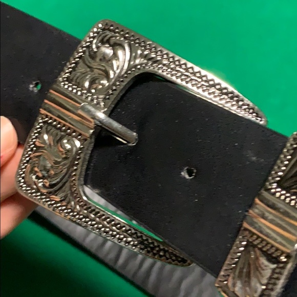Black leather double buckled belt - Picture 3 of 5